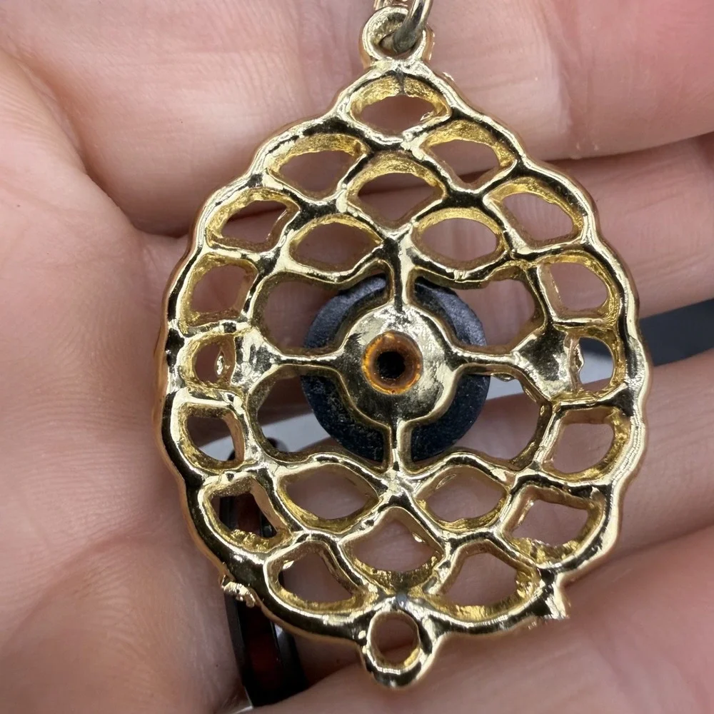 Vintage Cameo Pendant Earrings‎ Lot Screw Back Pierced Gold Tone